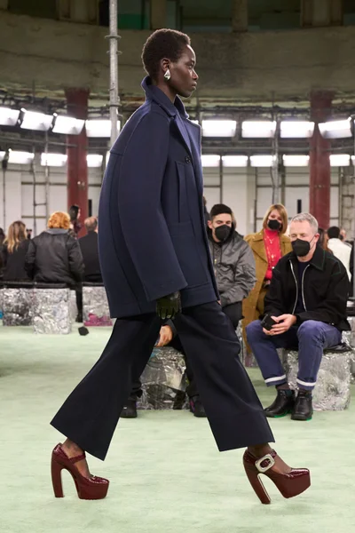 Look 12